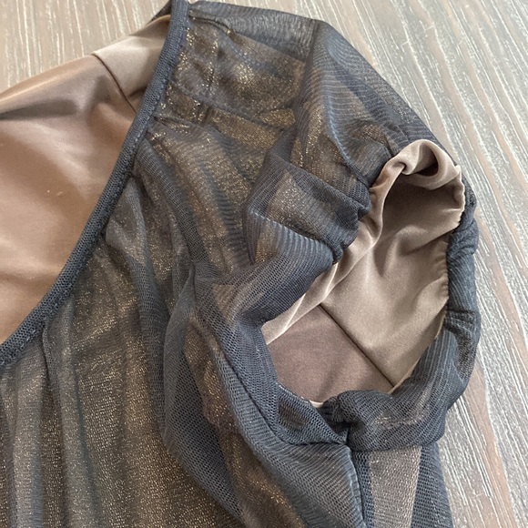 Dynamite ladies top with mesh overlay and gold & brown underlay. Size XS. - Picture 7 of 10